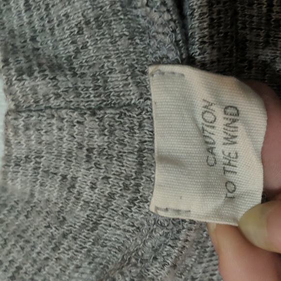 ✨2/$25✨ Caution to the Wind, cold shoulder long sleeve, light sweater, size L - Picture 7 of 10